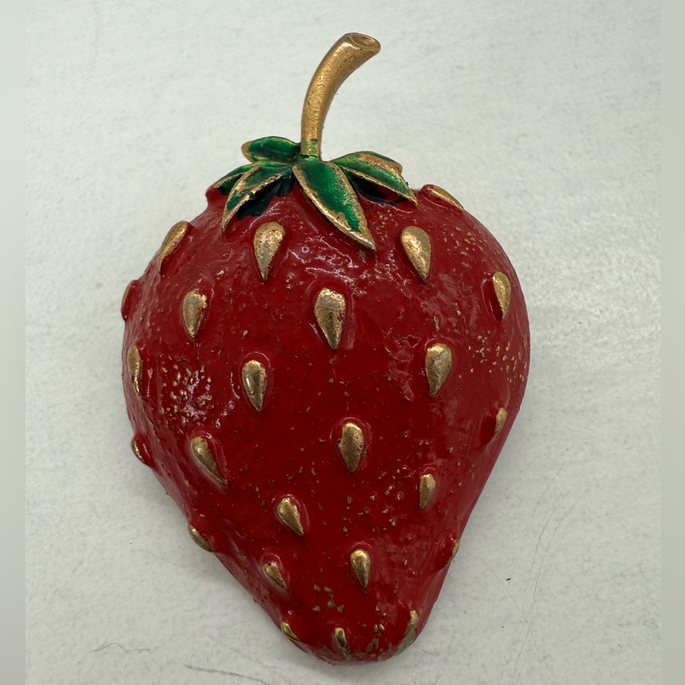 Vintage Strawberry Brooch Red Painted Gold Tone Fruit Pin - Picture 4 of 5